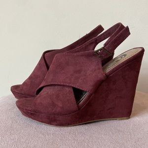 Suede wine wedge sandals